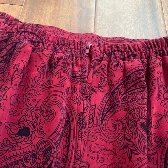 Elegant Red Paisley Skirt - Picture 5 of 7